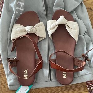 MIA Women's Brown and Cream Bow Sandals